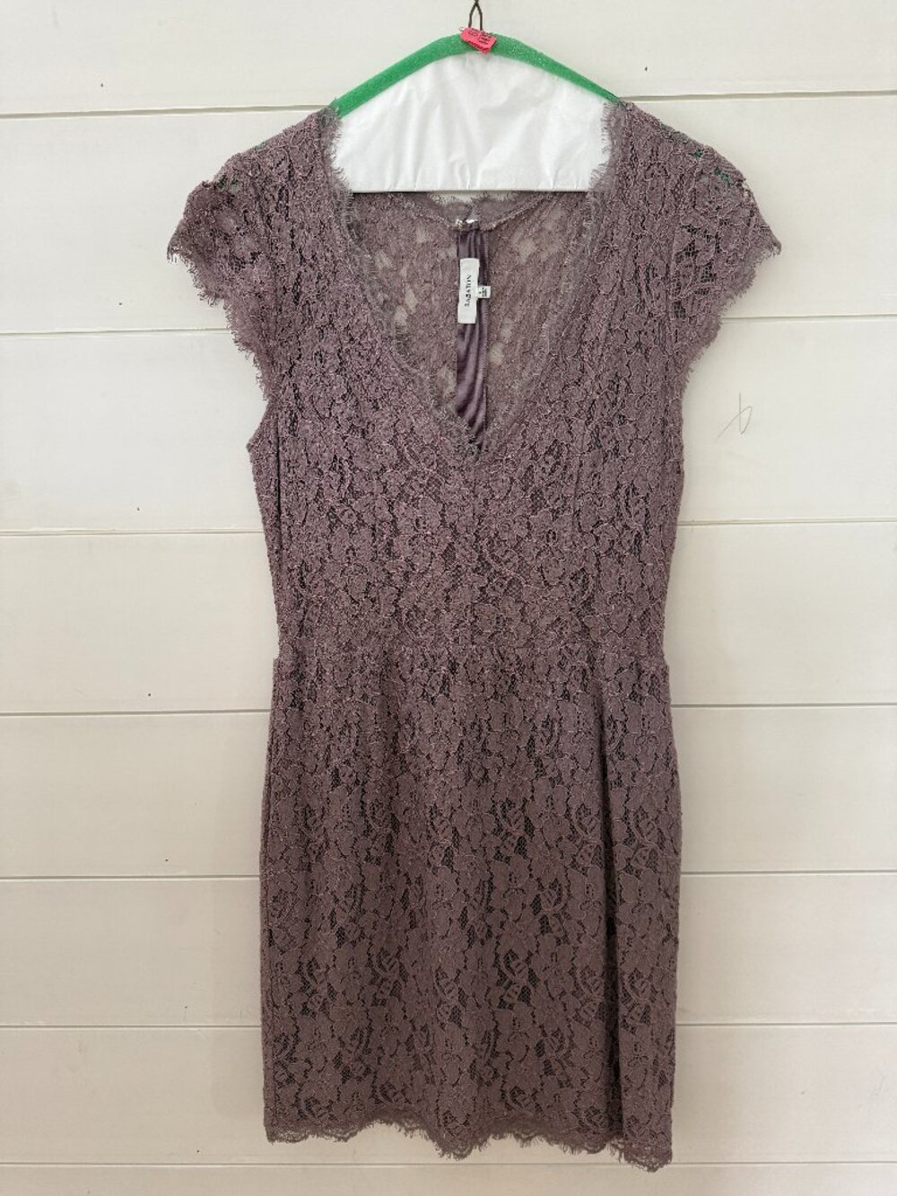Lavender Lace vneck short sleeve cocktail dress, size 6